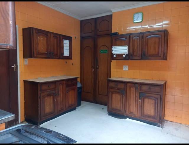 2 BEDROOM HOUSE FOR SALE IN BEZUIDENHOUT VALLEY